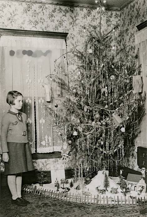 1930s girl with Christmas tree & putz